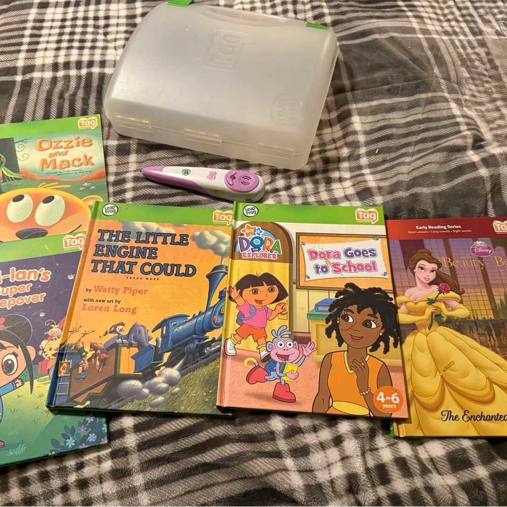 LeapFrog Tag Reading System with Purple Tag Pen and Carrying Case